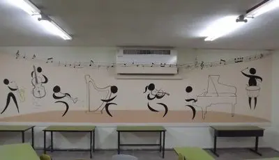 תוים בחדר מוסיקה